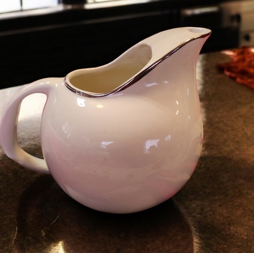 Vintage Ballerina Universal 22kt Platinum Glossy White Ball Pitcher